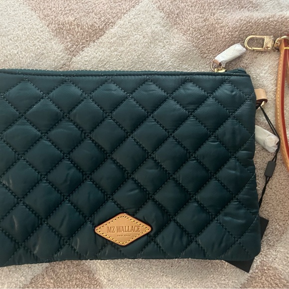 MZ Wallace Dark Green Quilted Metro Deluxe Wristlet BNWT - Picture 3 of 3